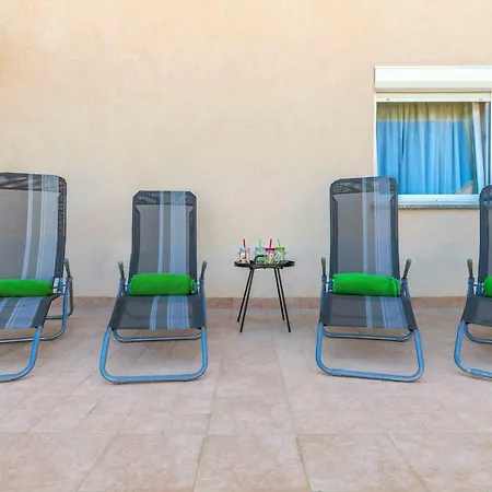 Apartment Thea Pula