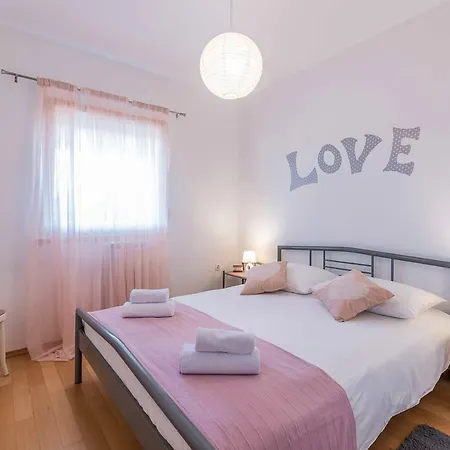 Thea Apartment